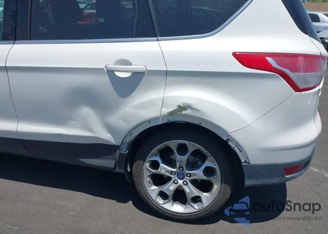 2015 Ford Escape Titanium z USA, uszkodzony, nr VIN 1FMCU0J92FUB25268